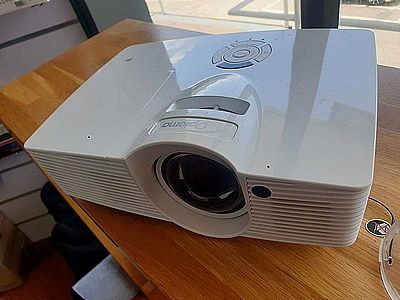 מקרנים להשכרה